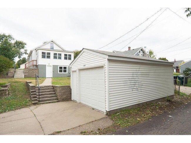 Building Photo - 1132 Farrington St