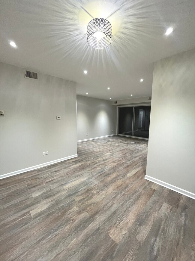 Building Photo - 7875 N Caldwell Ave