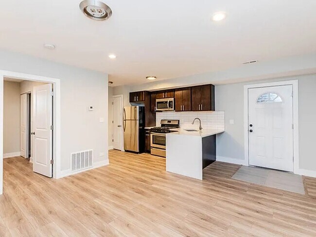 Building Photo - 2223 W 21st St