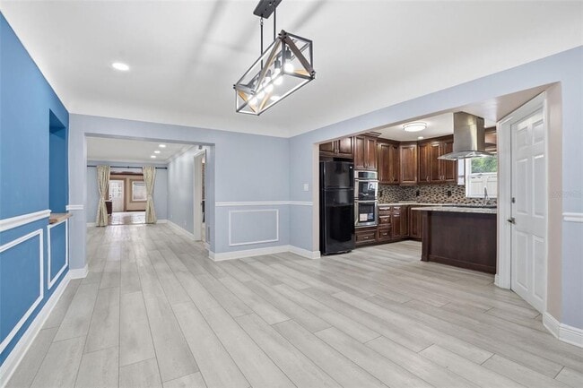 Building Photo - 2121 Park St N