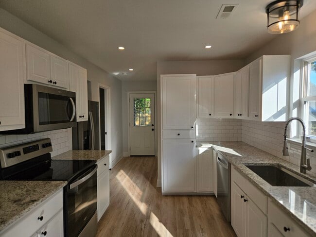 Building Photo - 917 S 11th St