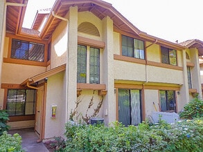 Building Photo - Beautiful 2 Bed / 2.5 Bath Condo in Fullerton