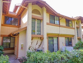 Building Photo - Beautiful 2 Bed / 2.5 Bath Condo in Fullerton