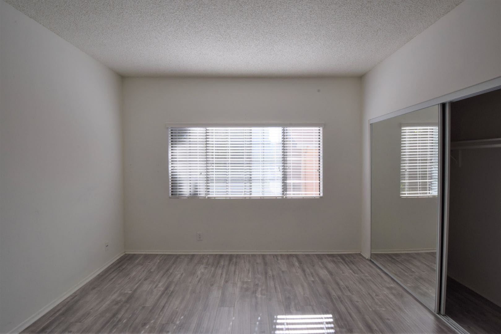 Building Photo - 11594 Moorpark St