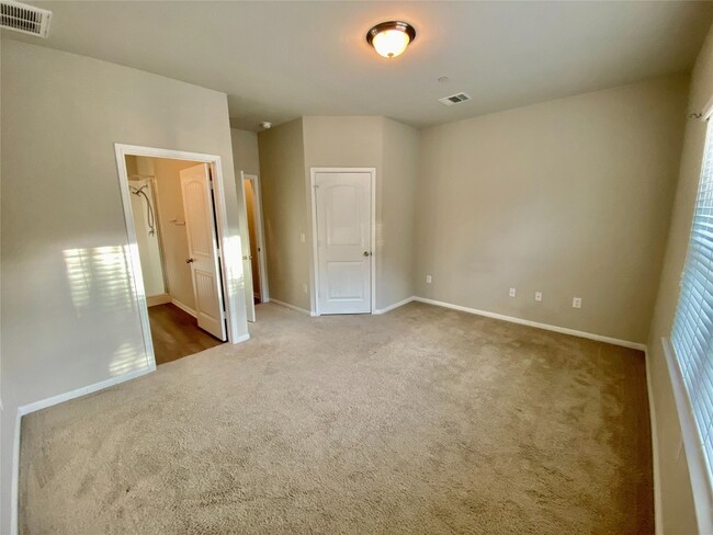 Building Photo - 516 E Slaughter Ln
