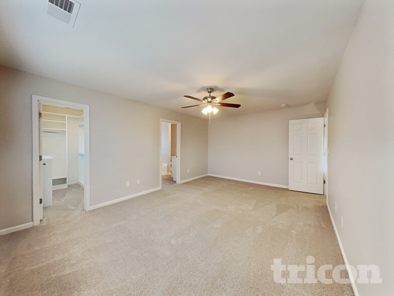 Building Photo - 2120 Clear Brook Dr