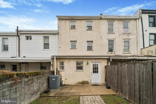 Building Photo - 3452 Sunnyside Ave