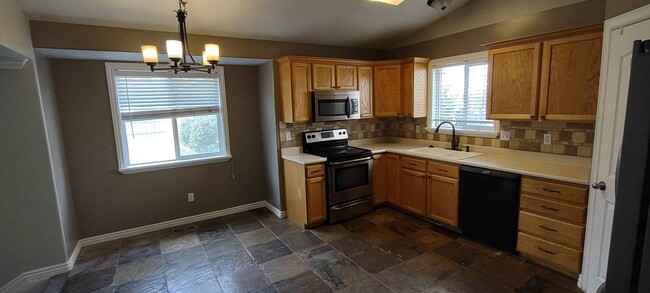 Building Photo - Quaint Home in Eagle Mountain w 2 car garage!