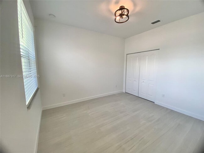 Building Photo - 7879 NW Greenbank Cir