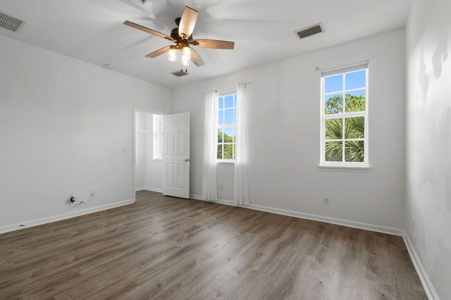Building Photo - 276 Quarry Knoll Way