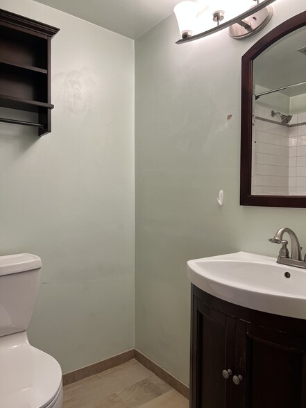 Building Photo - 727 N 85th St
