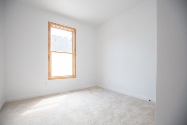Building Photo - *** 3 Bedroom New Build In SE ! ONE MONTH ...