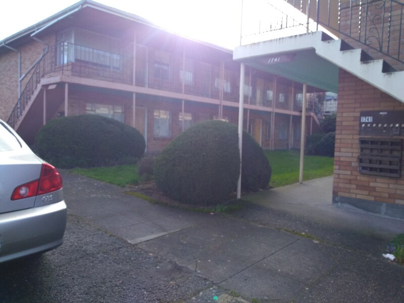 Building Photo - 1747 S Hanford St