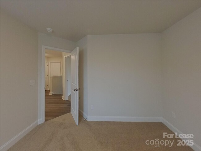 Building Photo - 176 Queenshall Rd