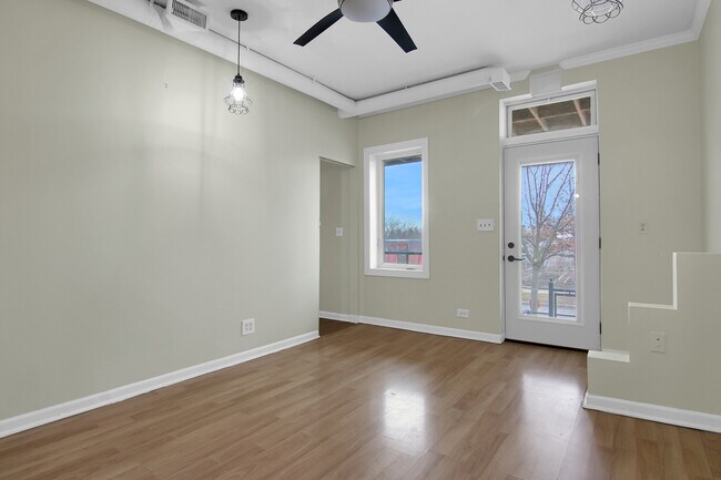 Building Photo - 2740 S Troy St