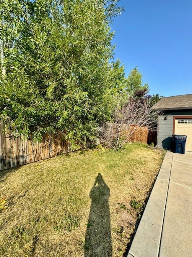Building Photo - 3-Bedroom, 2-Bathroom Single-Level Home in Bozeman, MT