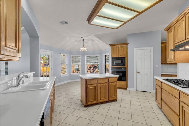 Building Photo - 35 W Pines Dr