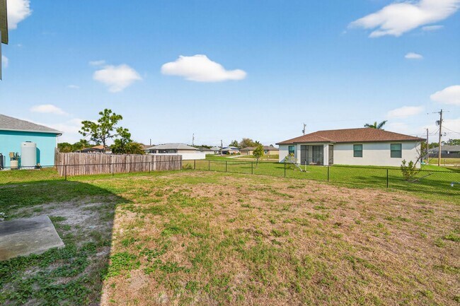 Building Photo - 4 Bedroom Home 2 Story