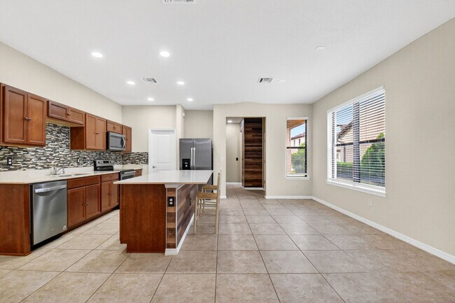 Building Photo - 2833 Troubadour St