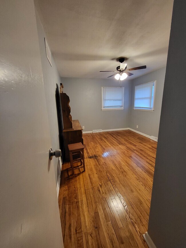 Building Photo - 2836 Mersington Ave