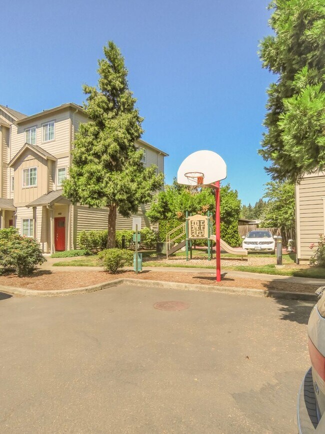 Building Photo - 2 Bedroom Townhome Coming soon !!