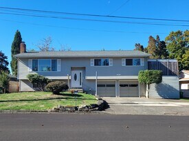 Building Photo - 5095 SW 163rd Ave