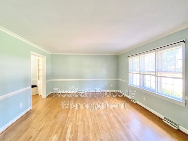 Building Photo - 487 Harwin Dr