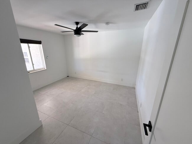Building Photo - 5814 SE Orange Blossom Trail
