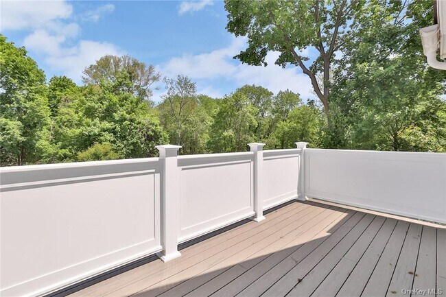 Building Photo - 470 Main St