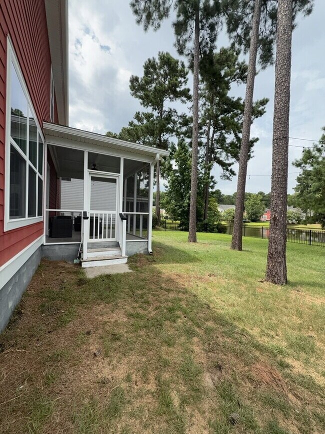 Building Photo - 302 Pond Hill Ct