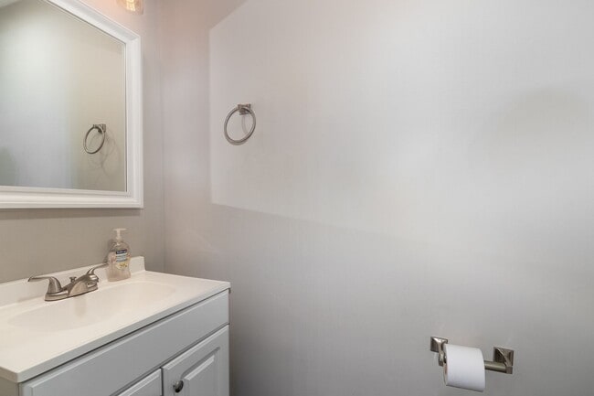 Building Photo - 4 Bedroom home in historic downtown Carlisle, PA!