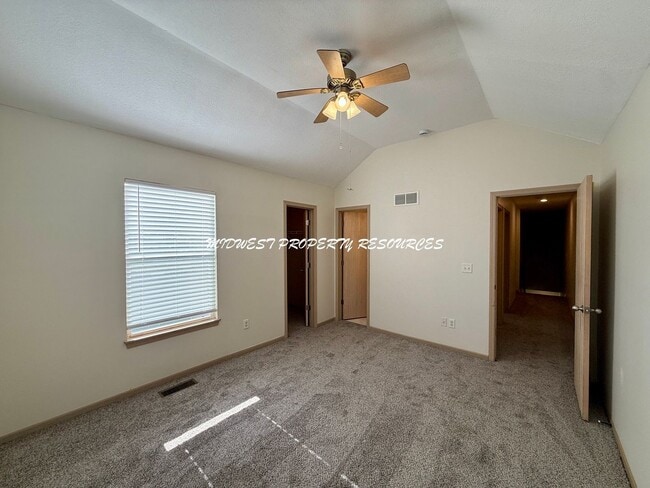 Building Photo - Highly Desired 3 Bd End Unit For Lease