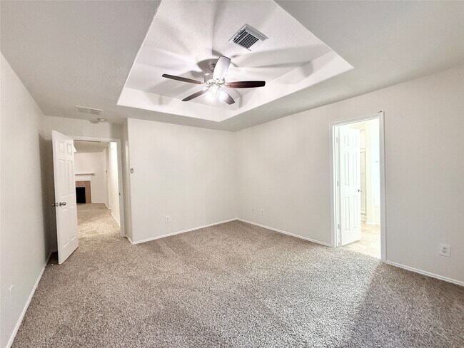 Building Photo - 8803 Danbury Hollow Ln