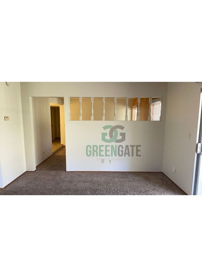 Building Photo - 925 Charleston Ave