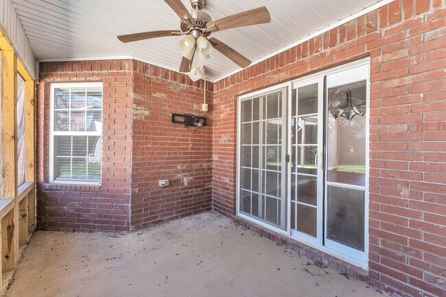 Building Photo - 3/2 Home with EV Charger, Great Outdoor Sp...