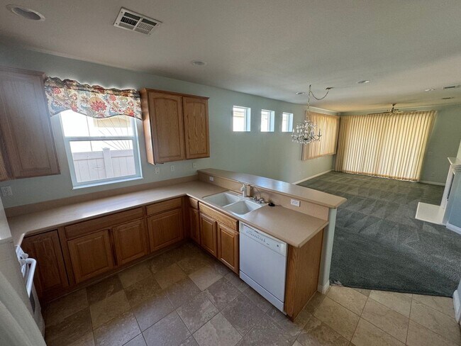 Building Photo - spacious 2 bedroom 2 bath home with office in Del Webb