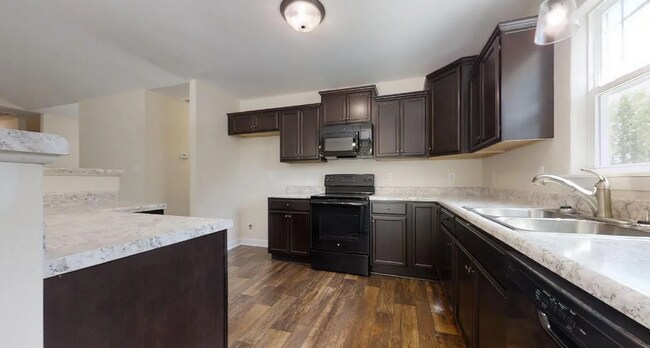 Building Photo - NEW LISTING!!!!!