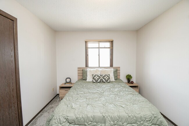 Building Photo - 4504 S Cliff Ave