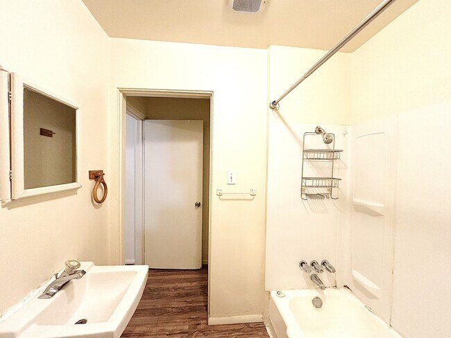 Building Photo - 560 S 600 E