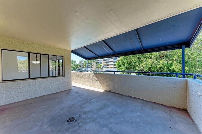 Building Photo - 835 S Osprey Ave