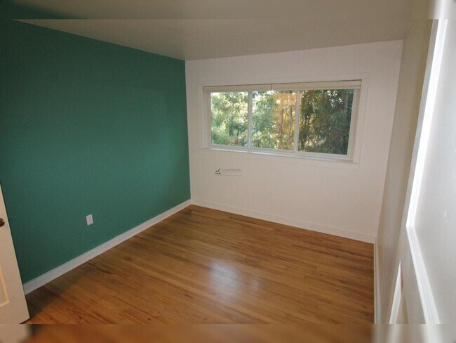 Building Photo - 2185 44th St Apt C