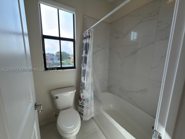Building Photo - 455 SW 113th Ln