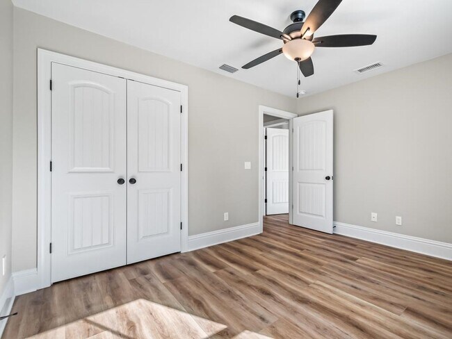 Building Photo - Spooktacular 3 Bedroom Available in Wakull...
