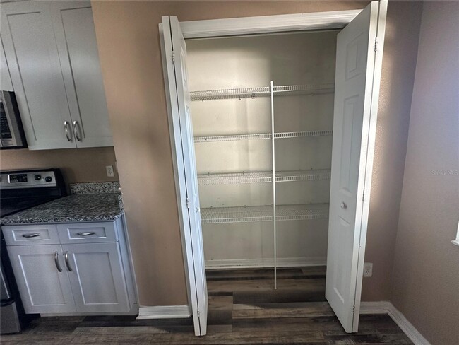 Building Photo - 740 Cresting Oak Cir