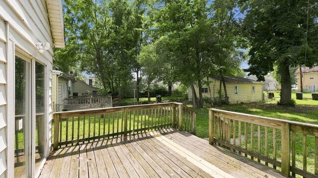 Building Photo - 1221 Wefel St