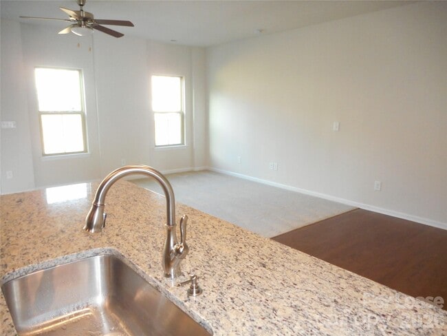 Building Photo - 322 Willow Wood Ct