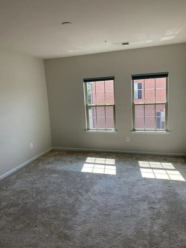 Building Photo - Modern 2BR + Office Townhome with Garage &...