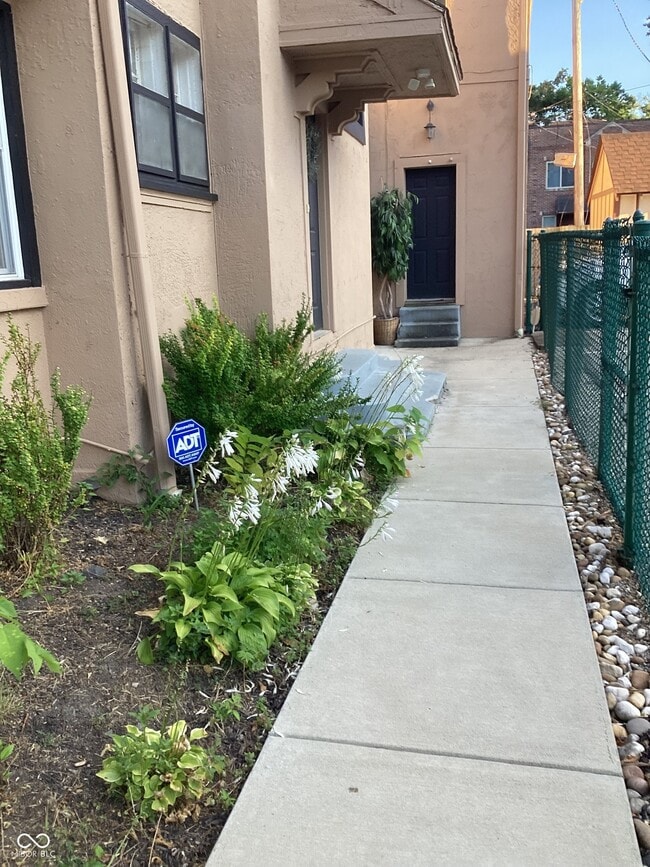 Building Photo - 117 E 36th St