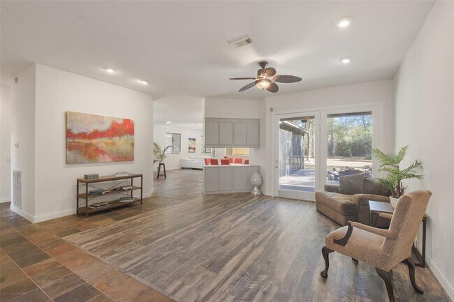Building Photo - 5 Oak Crest Cir