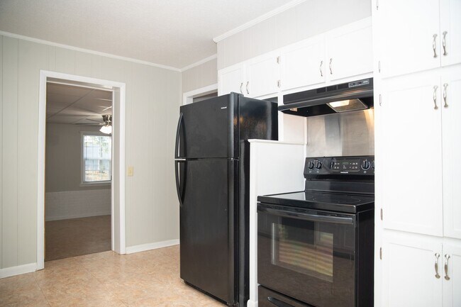 Building Photo - 3 bedroom/ 2 bathroom rental in Cullman City limits